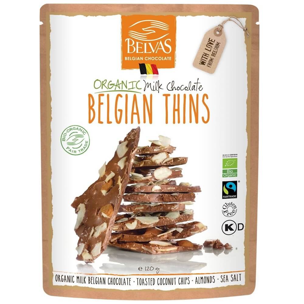 Milchschokoladestücke mit Mandeln und Kokos von BELVAS, BIO, 120 g, auf einem weißen Teller präsentiert.