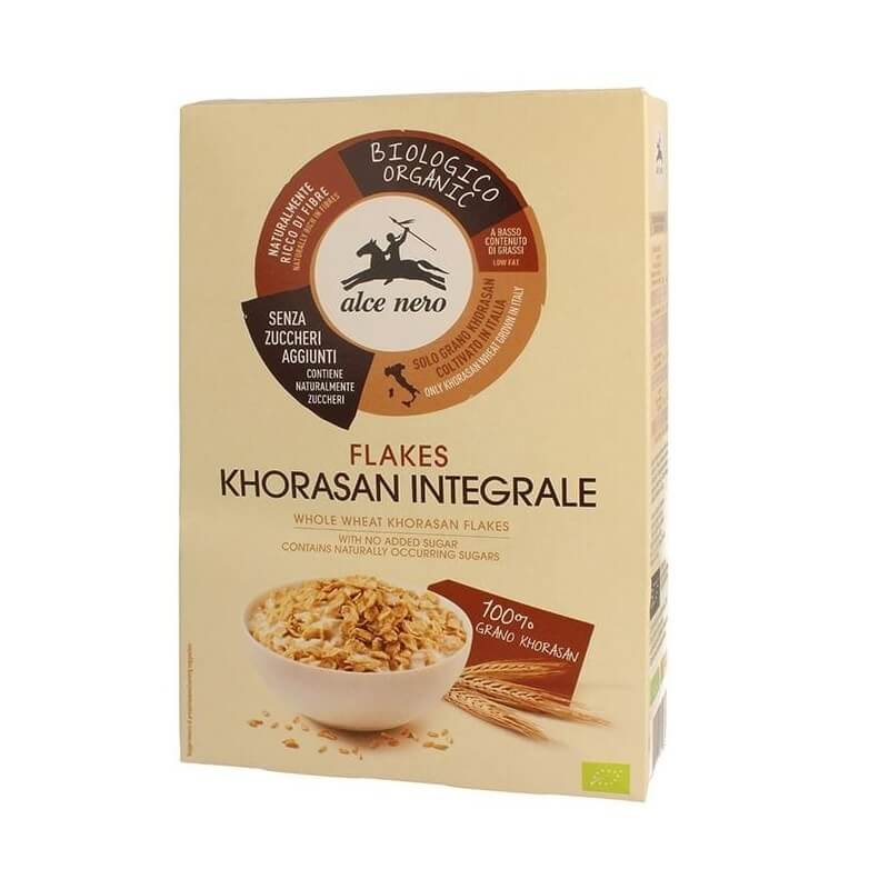 Bio Vollkorn-Khorasan-Flocken von ALCE NERO, 200 g, ohne Zuckerzusatz, in einer offenen Packung auf einem Holztisch.
