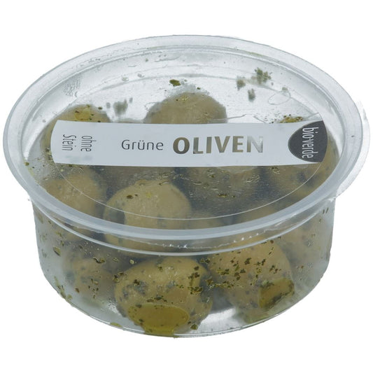 Bio Pomeanische Oliven ohne Kerne und Kräuter in 80 g Packung, von BIO VERDE, detailreiche Nahaufnahme der Oliven in Glasteller