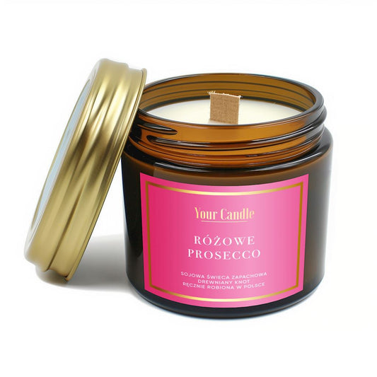 Rosa SOJA-Duftkerze mit Baumkerze in 120 ml Glas, von YOUR CANDLE, ideal für entspannende Momente und aromatische Raumduft.