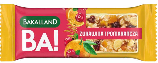 Bakalad Ba! Müsliriegel mit Cranberry und Orange, 40 g, Nahaufnahme des Riegels mit Früchten und Nüssen