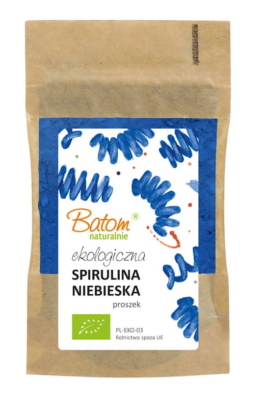 Blaue Bio-Spirulina in 15 g Packung von BATOM, fein gemahlene Spirulina für gesunde Ernährung, auf weißem Hintergrund.
