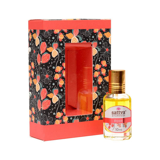 Rosenöl Parfüm in 10 ml Flasche von SATTVA, aromatisches Duftöl mit blumigem Rosenaroma auf weißem Hintergrund