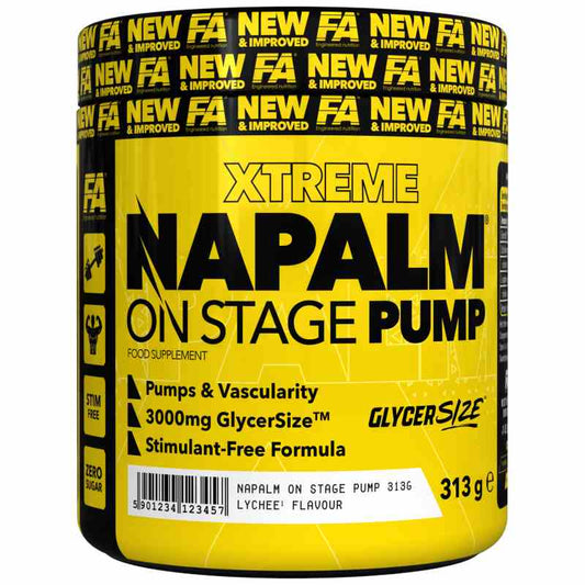 FA Napalm On Stage Pump 313 g Lychee-Geschmack, Dose mit lychee aromatisiertem Nahrungsergänzungsmittel, auf weißem Hintergrund.