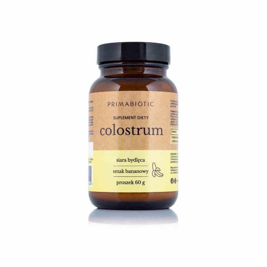 PrimaBiotic Kolostrupulver mit Bananengeschmack, 60g, in einer offenen Verpackung mit Löffel, zeigt das Produkt in einer Dose.