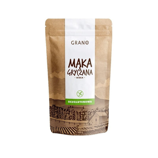 Weißes glutenfreies Buchweizenmehl von GRANO, 500 g, Nahaufnahme des Mehls in einem Beutel.