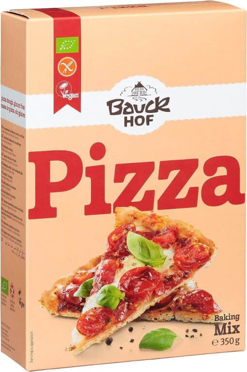Glutenfreie Bio-Pizzabackmischung von BAUCK HOF, 350 g, zeigt die Verpackung mit frischer Pizzazubereitung.