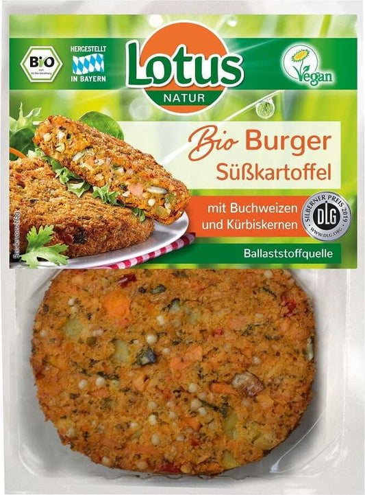 Gemüseburger mit Süßkartoffeln und Kürbis von LOTUS, BIO, 160 g, geformt und auf einem Teller präsentiert.