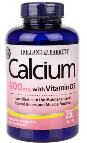 Calcium plus Vitamin D3 Tabletten von HOLLAND & BARRETT, 250 Stück, Nahaufnahme der Verpackung und Tabletten