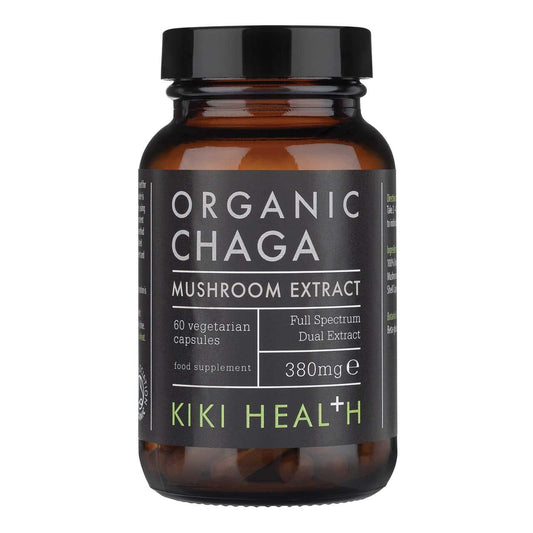 Chaga-Pilz-Extrakt in 60 Kapseln von KIKI HEALTH, Nahaufnahme der Kapseln und Verpackung auf weißem Hintergrund