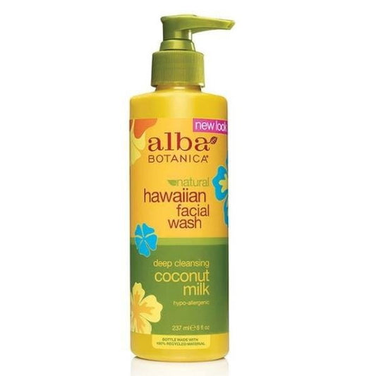 Hawaiianische Gesichtsreinigungsmilch mit Kokosmilch von ALBA BOTANICA, cremige Textur, für reinigende Hautpflege.