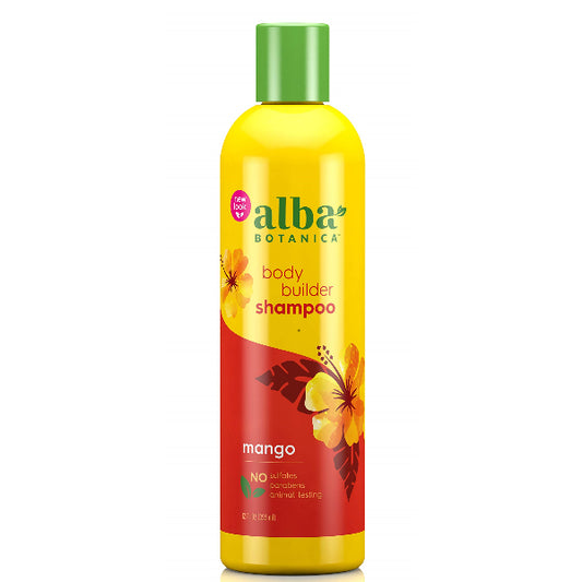 Hawaiianisches Shampoo von ALBA BOTANICA mit Duft nach flauschigen Mangos, flüssige Textur, auf weißem Hintergrund.