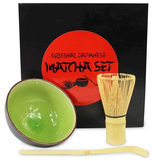 Matcha Magic Teeservice mit grünen Teetassen und Untersetzern, perfekt für Matcha-Zubereitung und stilvollen Teegenuss.