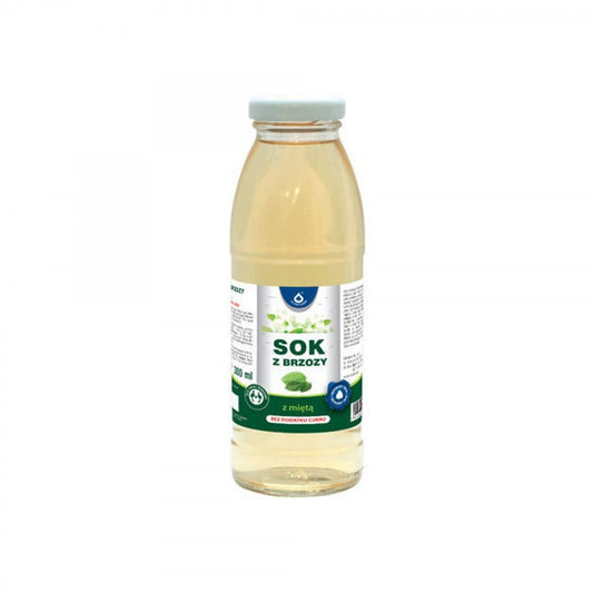 Birkensaft mit Minze ohne Zuckerzusatz von OLEOFARM in einer 300 ml Flasche, mit grünen Minzblättern und Birkensaft-Glas.