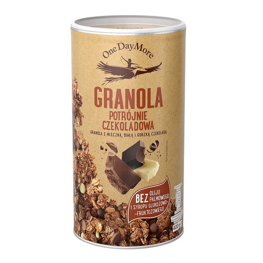 Dreifach-Schokoladen-Granola von ONEDAYMORE in einer Schale, mit Schokoladenstücken und Haferflocken, 400 g Packung sichtbar
