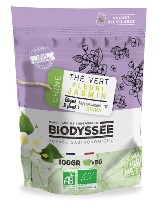 Chinesischer grüner Jasmin-Tee von Biodyssee, 100g Bio, frische Teeblätter mit Jasminblüten in einer Verpackung.