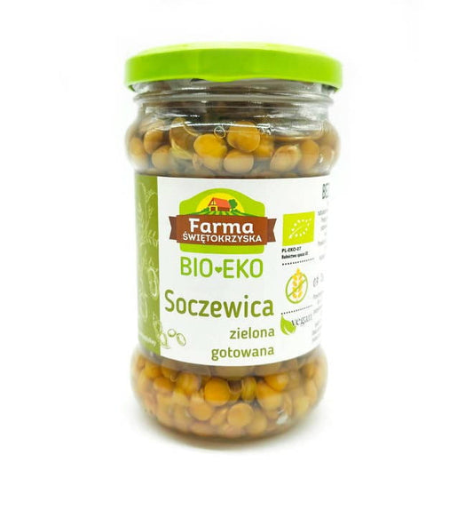 Grüne, gekochte Bio-Linsen in Glas, glutenfrei, 300 g, von FARM ŚWIĘTOKRZYSKA, frisch und nahrhaft auf einem Teller.