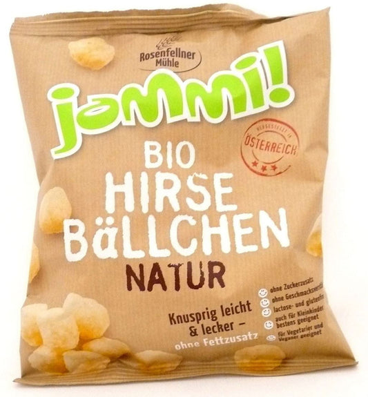 Bio glutenfreie Hirsechips von ROSENFELLNER in 65 g Packung, knusprige Hirsechips auf einem weißen Teller.